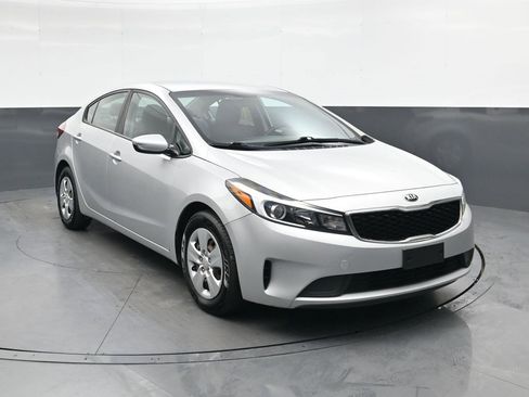 Used 2018 Kia Forte LX image 2