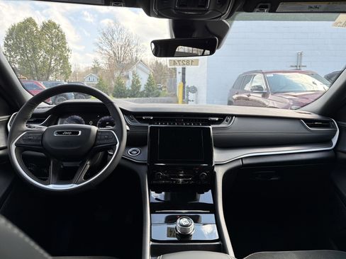 New 2025 Jeep Grand Cherokee Altitude AWD/4WD image 12