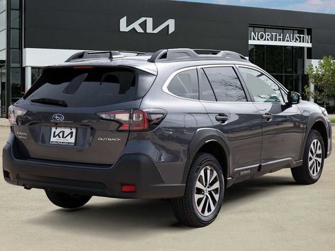 Used 2025 Subaru Outback Premium image 6