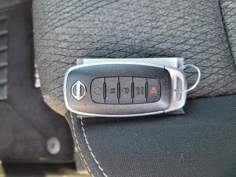 Used 2025 Nissan Rogue SV image 28