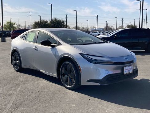 New 2026 Toyota Prius LE FWD image 3