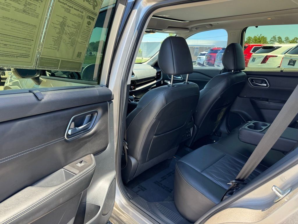 Used 2024 Nissan Rogue Platinum w/ Platinum Premium Package FWD image 36