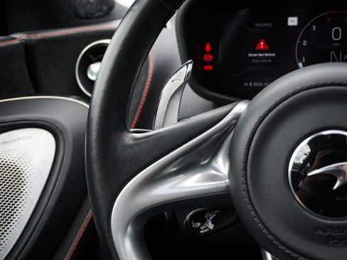 Used 2022 McLaren GT RWD image 22