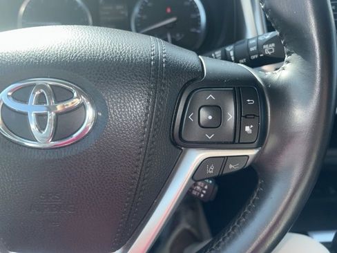 Used 2018 Toyota Highlander XLE image 23