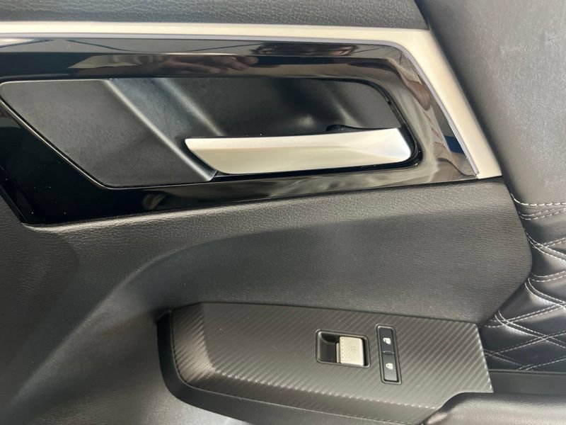 Used 2024 Mitsubishi Outlander SEL AWD/4WD image 15