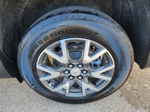 Used 2022 GMC Acadia SLE image 45