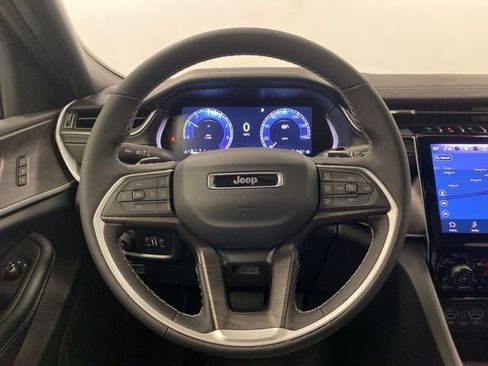 New 2025 Jeep Grand Cherokee Limited image 19