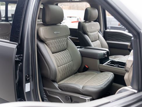 Used 2026 Ford F450 Platinum w/ Platinum Plus Package image 36