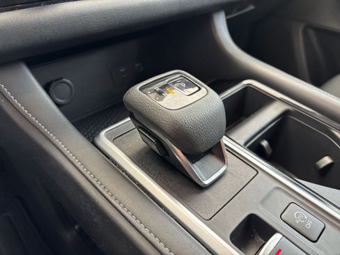 Used 2025 Nissan Pathfinder SV FWD image 43