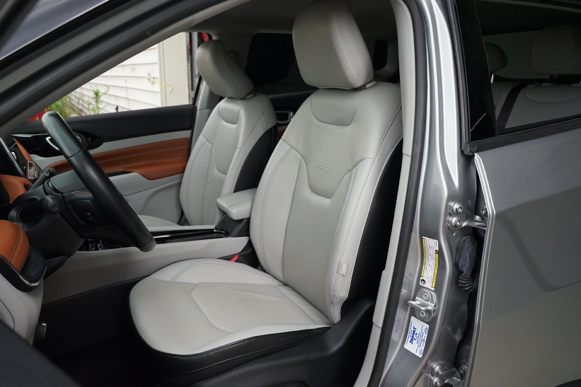 Used 2022 Jeep Compass Limited AWD/4WD image 3