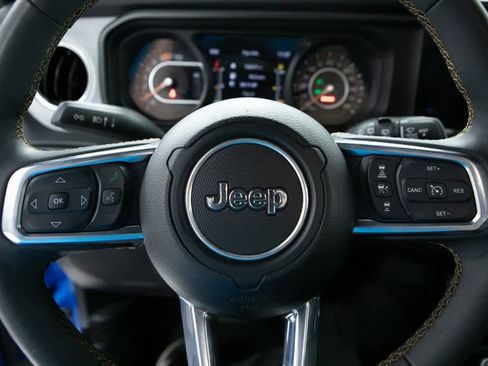 Used 2024 Jeep Wrangler Sahara image 14