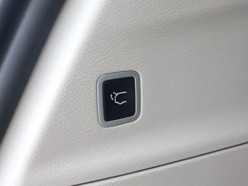 Used 2022 Chrysler Pacifica Touring-L FWD image 18