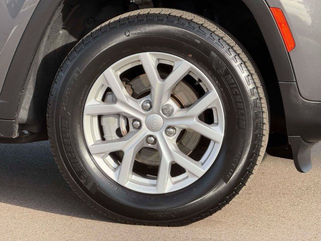 Used 2023 Jeep Grand Cherokee Limited AWD/4WD image 9