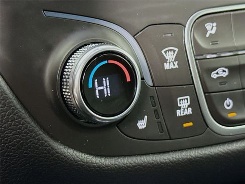 Used 2020 Chevrolet Equinox LT image 19