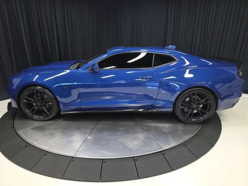 Used 2021 Chevrolet Camaro SS RWD image 9