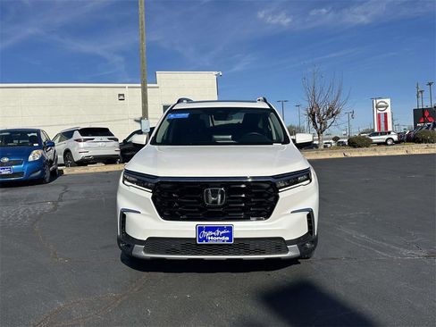 Certified 2025 Honda Pilot Touring image 2