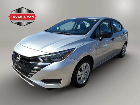 Used 2025 Nissan Versa S FWD image 1