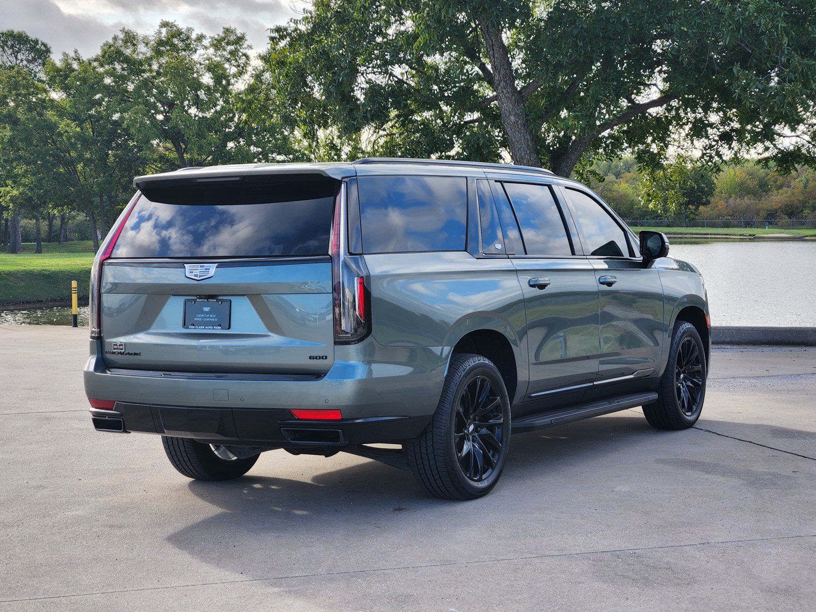 Certified 2024 Cadillac Escalade ESV Sport w/ LPO, ONYX Package AWD/4WD image 5
