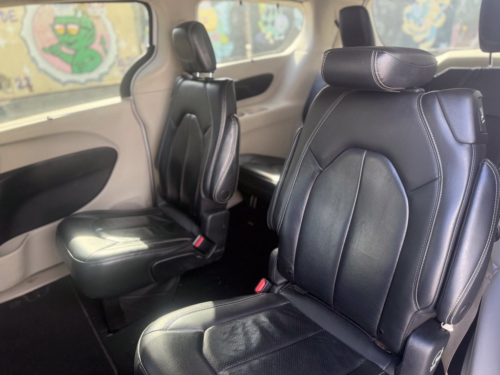 Used 2022 Chrysler Pacifica Touring-L FWD image 13