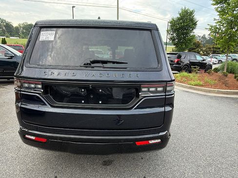 Used 2025 Jeep Grand Wagoneer Series III w/ Rear Seat Video Group 1 AWD/4WD image 9