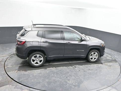 Used 2024 Jeep Compass Latitude image 42