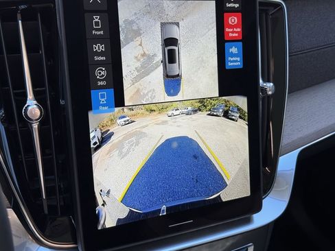 New 2026 Volvo XC90 B6 Plus w/ Protection Package Premier image 21