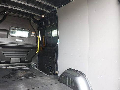 Used 2023 Mercedes-Benz Sprinter 2500 image 21