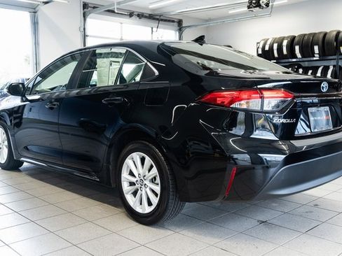 Used 2023 Toyota Corolla XLE w/ Carpet Mat Package (TMS) image 4