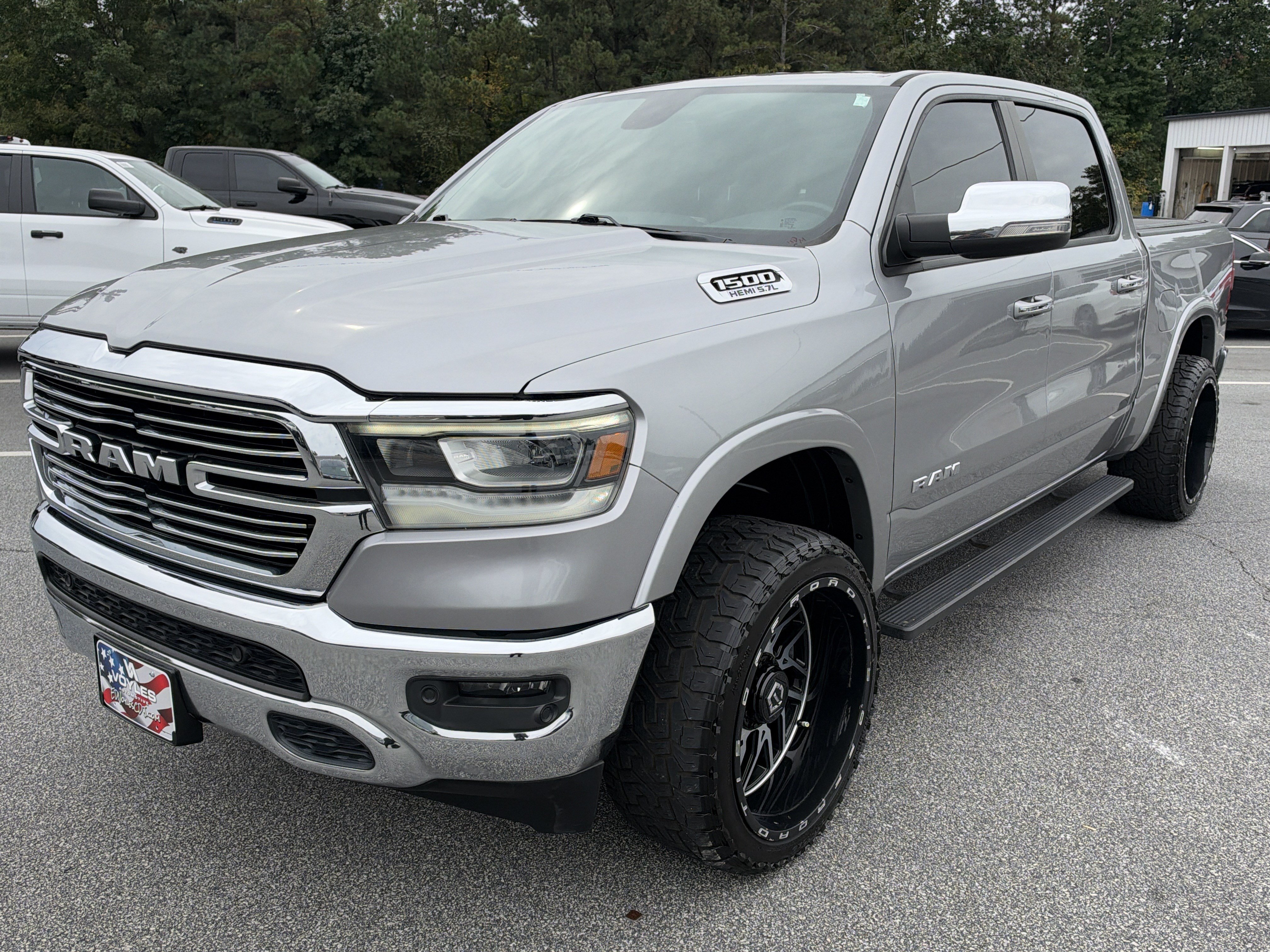 Used 2020 RAM 1500 Laramie AWD/4WD image 3