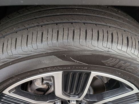 Certified 2021 GMC Acadia SLE w/ Driver Convenience Package image 13