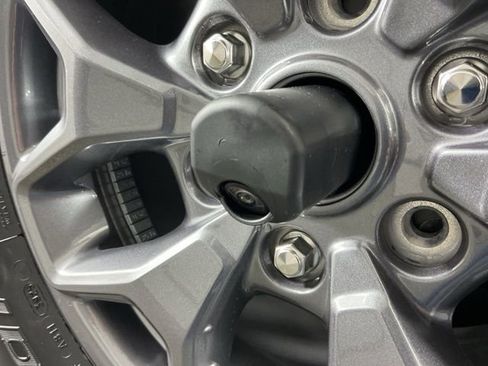 New 2025 Ford Bronco Badlands image 9