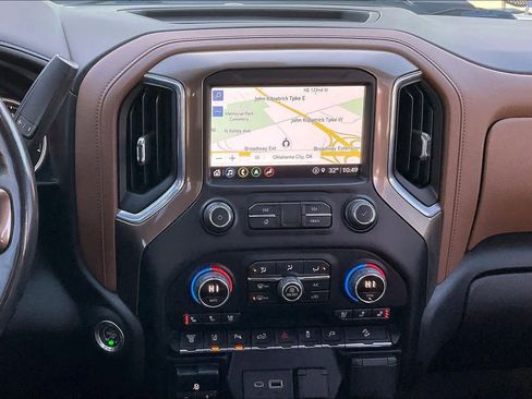 Used 2022 Chevrolet Silverado 2500 High Country w/ Technology Package AWD/4WD image 8