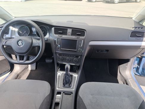 Used 2016 Volkswagen e-Golf SE image 9