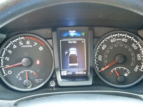 Used 2022 Toyota Tacoma SR RWD image 39