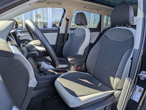 Used 2025 Volkswagen Taos SE w/ Panoramic Sunroof Package AWD/4WD image 25