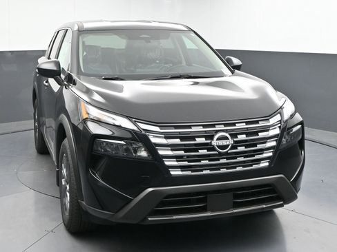 Certified 2025 Nissan Rogue S image 2