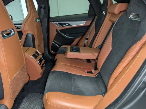 Used 2021 Jaguar F-PACE SVR image 21