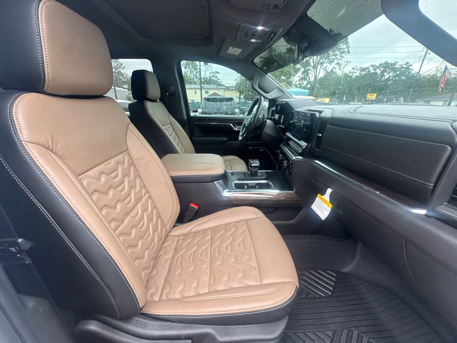 Used 2024 Chevrolet Silverado 1500 LT Trail Boss w/ LT Trail Boss Premium Package AWD/4WD image 15