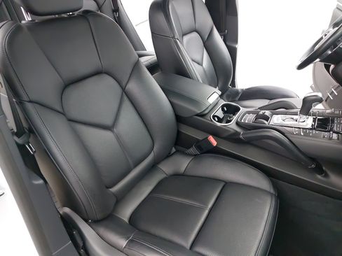 Used 2018 Porsche Cayenne Platinum Edition AWD/4WD image 12