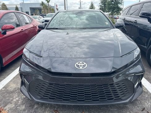Used 2025 Toyota Camry SE FWD image 2