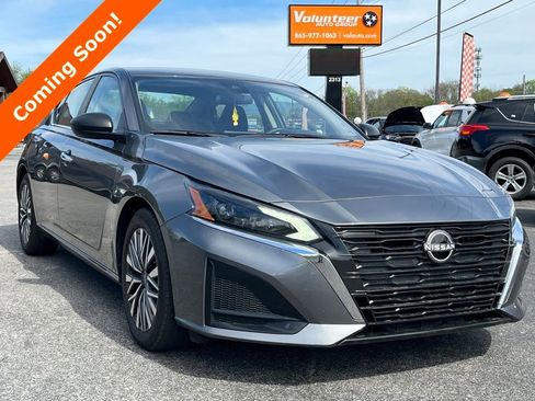 Used 2024 Nissan Altima 2.5 SV image 1