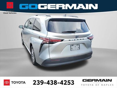 Certified 2022 Toyota Sienna XLE FWD image 10