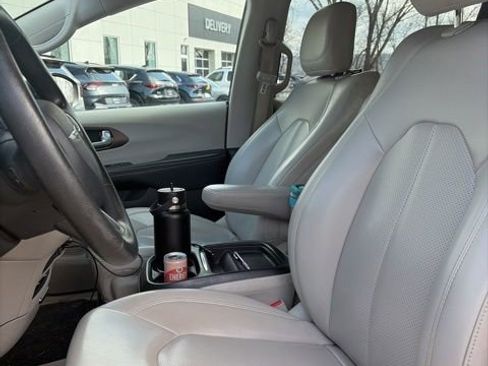 Used 2021 Chrysler Voyager Lxi image 1