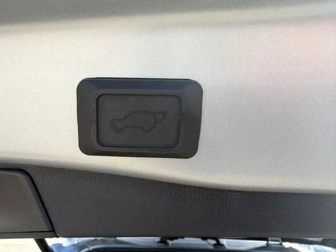 Used 2022 Toyota RAV4 XLE Premium AWD/4WD image 11