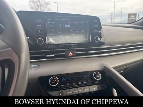 Used 2021 Hyundai Elantra SEL w/ Convenience Package image 3