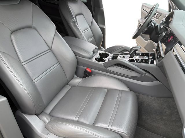 Used 2020 Porsche Cayenne AWD/4WD image 27