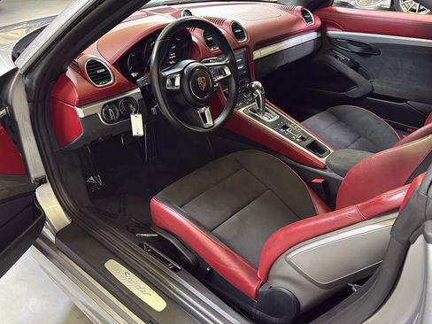 Used 2022 Porsche 718 Boxster Spyder RWD image 15