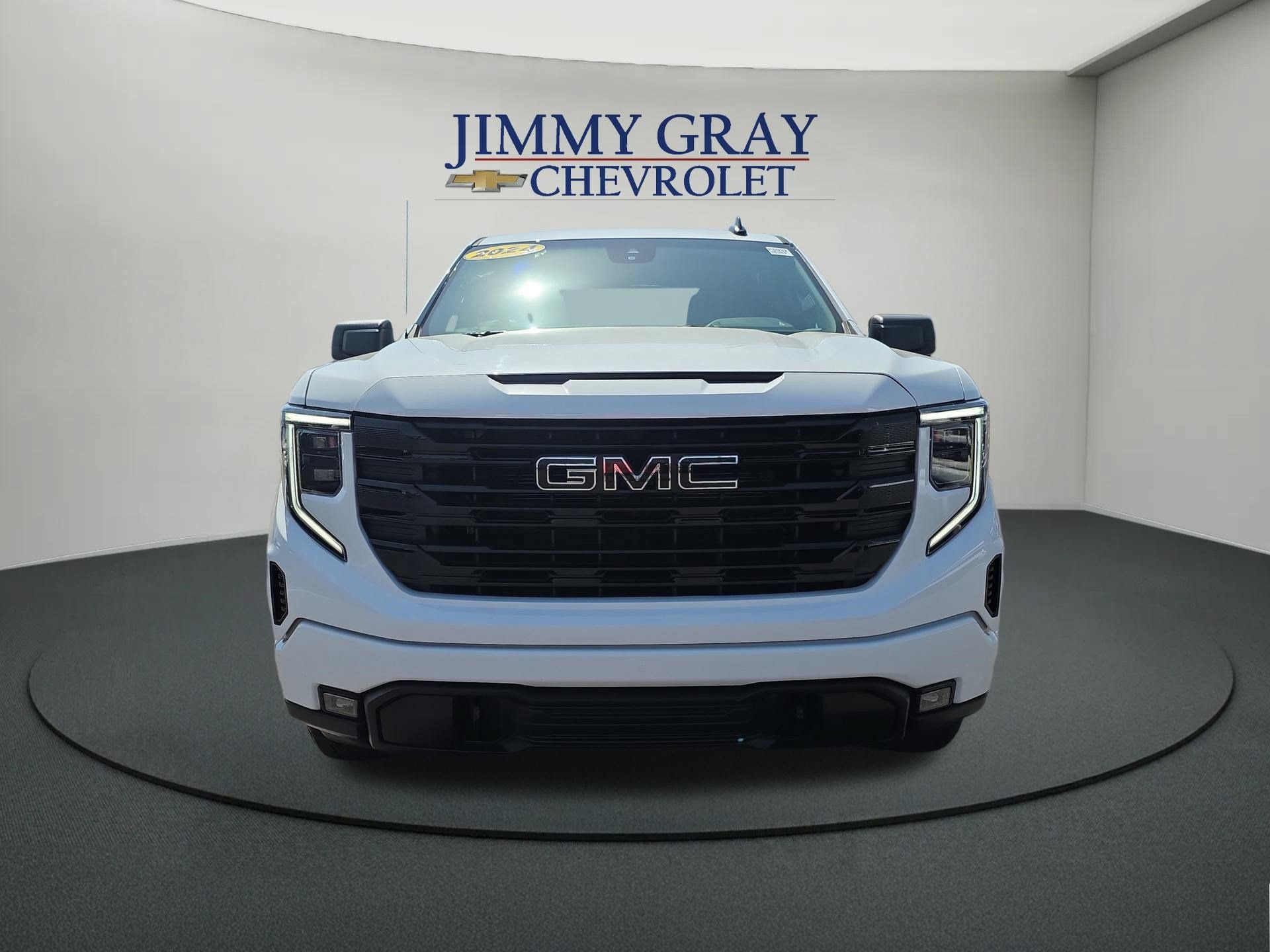 Used 2024 GMC Sierra 1500 Elevation w/ LPO, Elevation Black Package AWD/4WD image 8