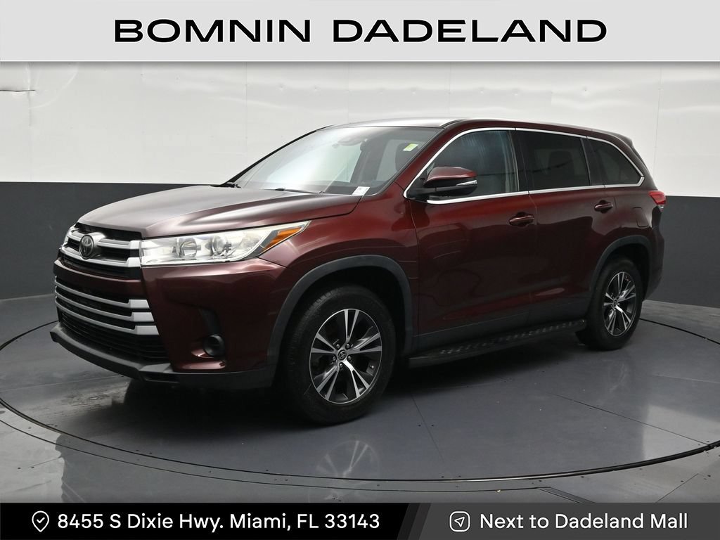 Used 2019 Toyota Highlander LE FWD image 1