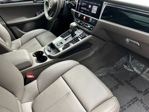 New 2026 Porsche Macan image 17